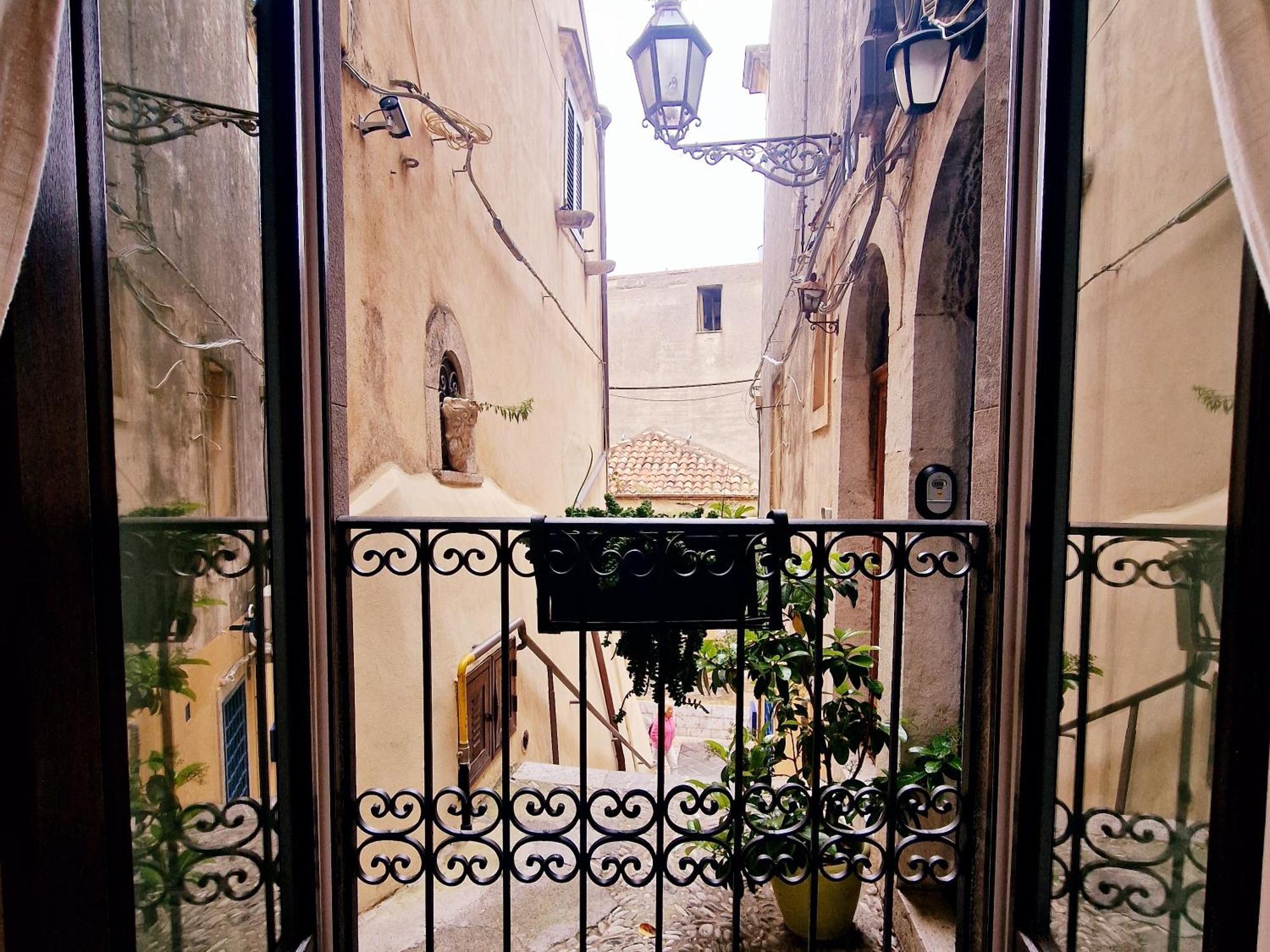 Donna Rosa - Main Avenue Villa Taormina Luaran gambar